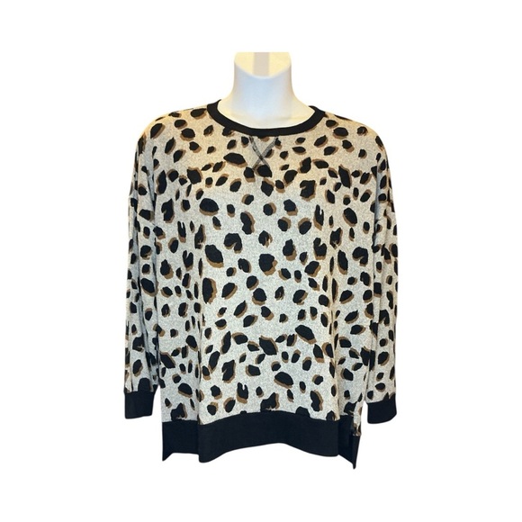 Chic Leopard Print Crew Neck Pullover Medium Loose fit Comfort Oh So Soft! - Picture 2 of 8